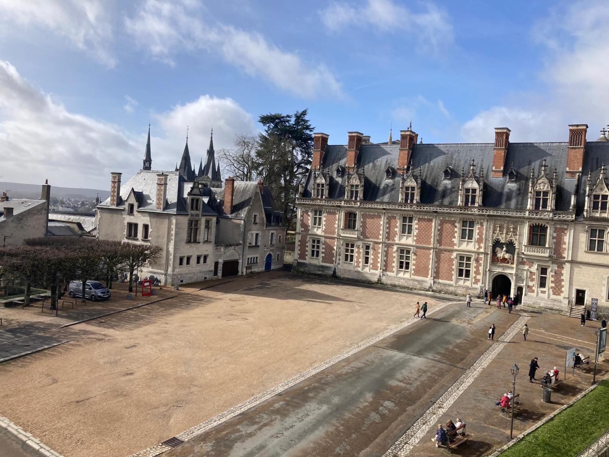Un Sejour Royal Au Calme Apartment Blois Bagian luar foto